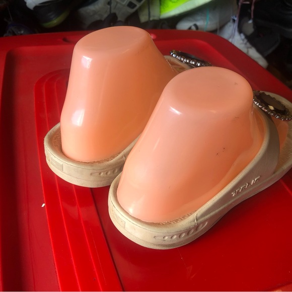 Telic Find Your Purpose Tan Rubber with Stone Sandals Size Medium - Picture 10 of 16